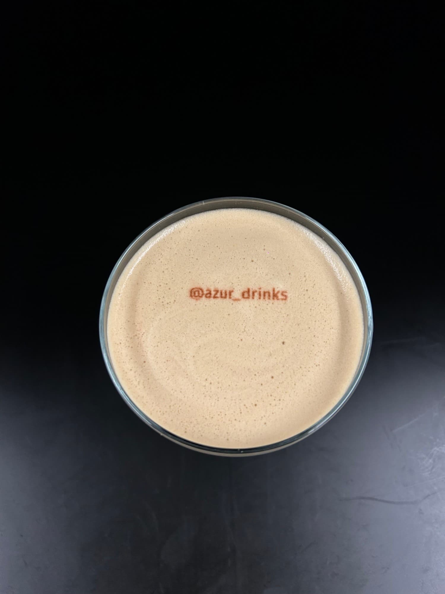 Détail de l’impression sur la mousse d’un espresso martini
